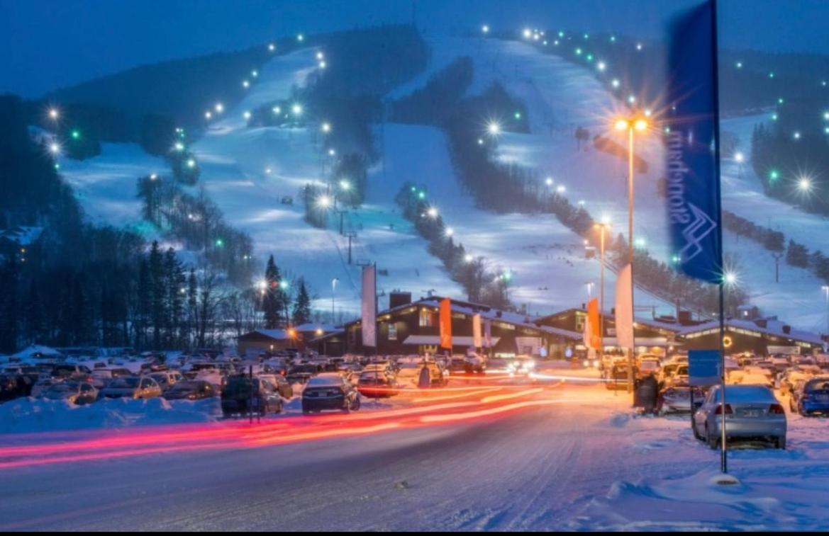 Condo Ski-In Ski-Out Stoneham Esterno foto